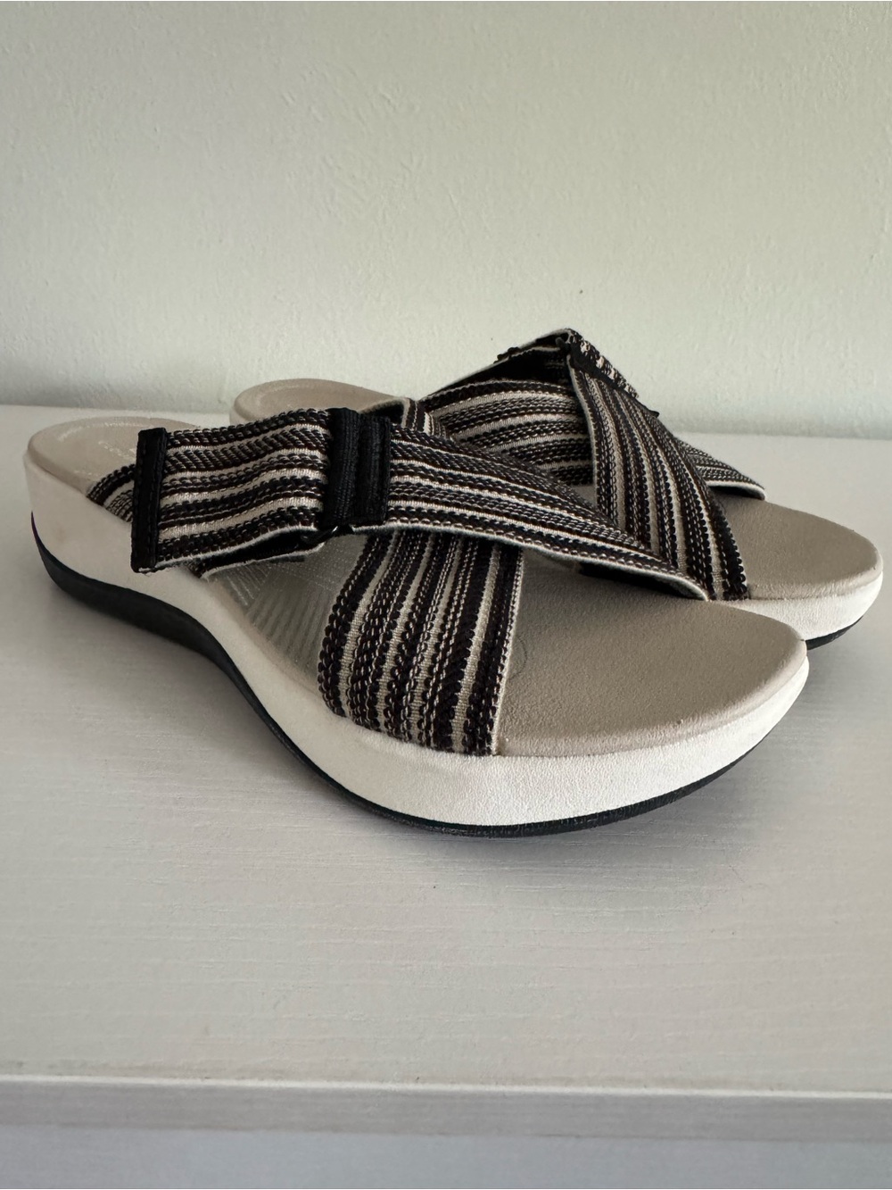 Clarks Women's Black & Cream Striped Cross-Band Sandals